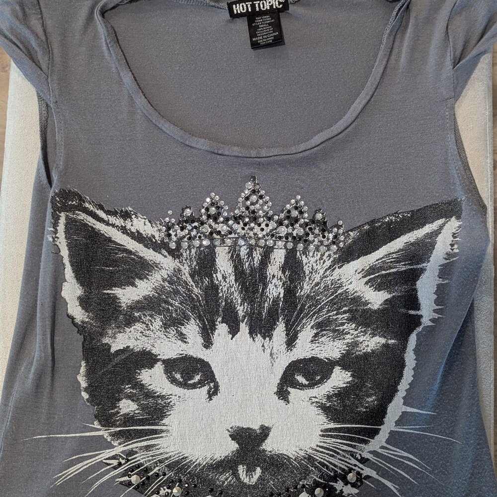 Hot Topic Small Sleeveless tee